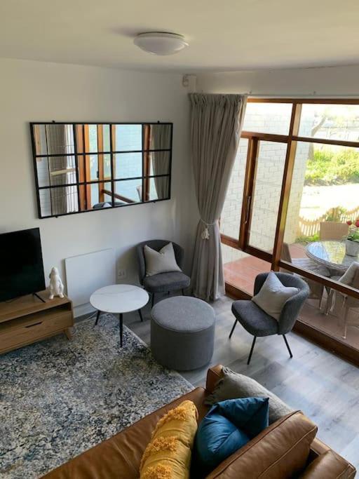 Apartment Your Own Space In The Leafy Cape Cape Town