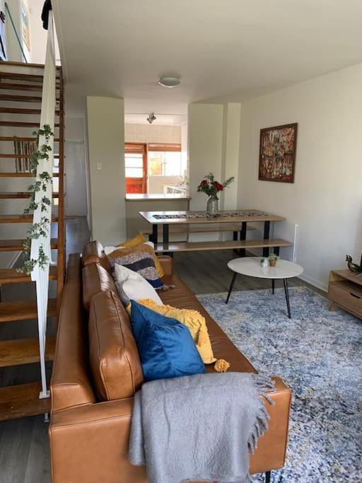 Apartment Your Own Space In The Leafy Cape