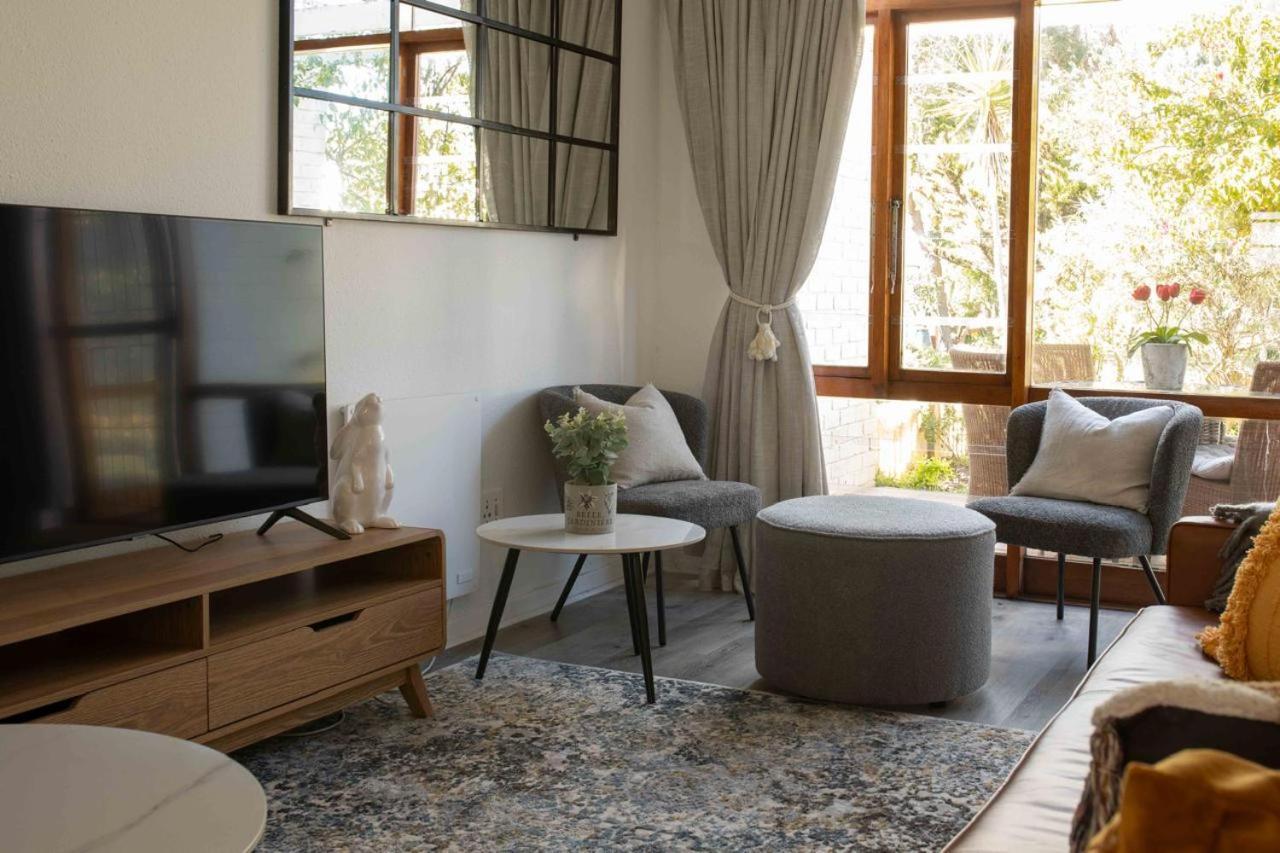Your Own Space In The Leafy Cape * Cape Town